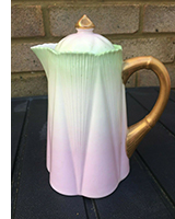 Dainty graduated colour hot water jug